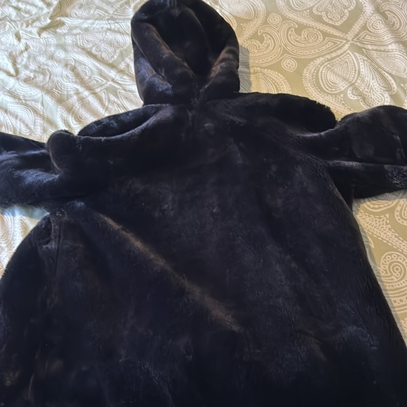 Jones New York Faux fur coat. - Picture 6 of 6